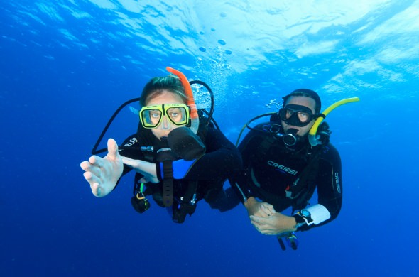 Vidareutbildning Hos oss kan du känna dig trygg med dykutbildningar, utrustning och upplevelser. Vi har PADI kurser från grundkurs i dykning till instruktörskurser DIVERS.se